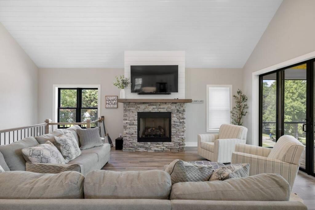 New Home, Dock, Kayaks, Game Room, Water Views Winchester Exterior foto